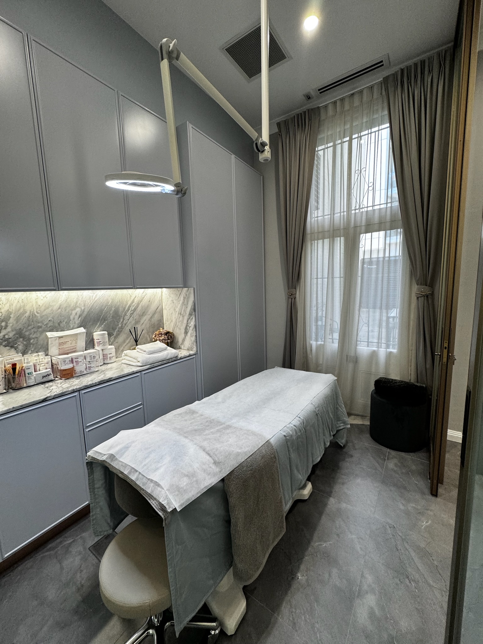 Room in Woolloomooloo