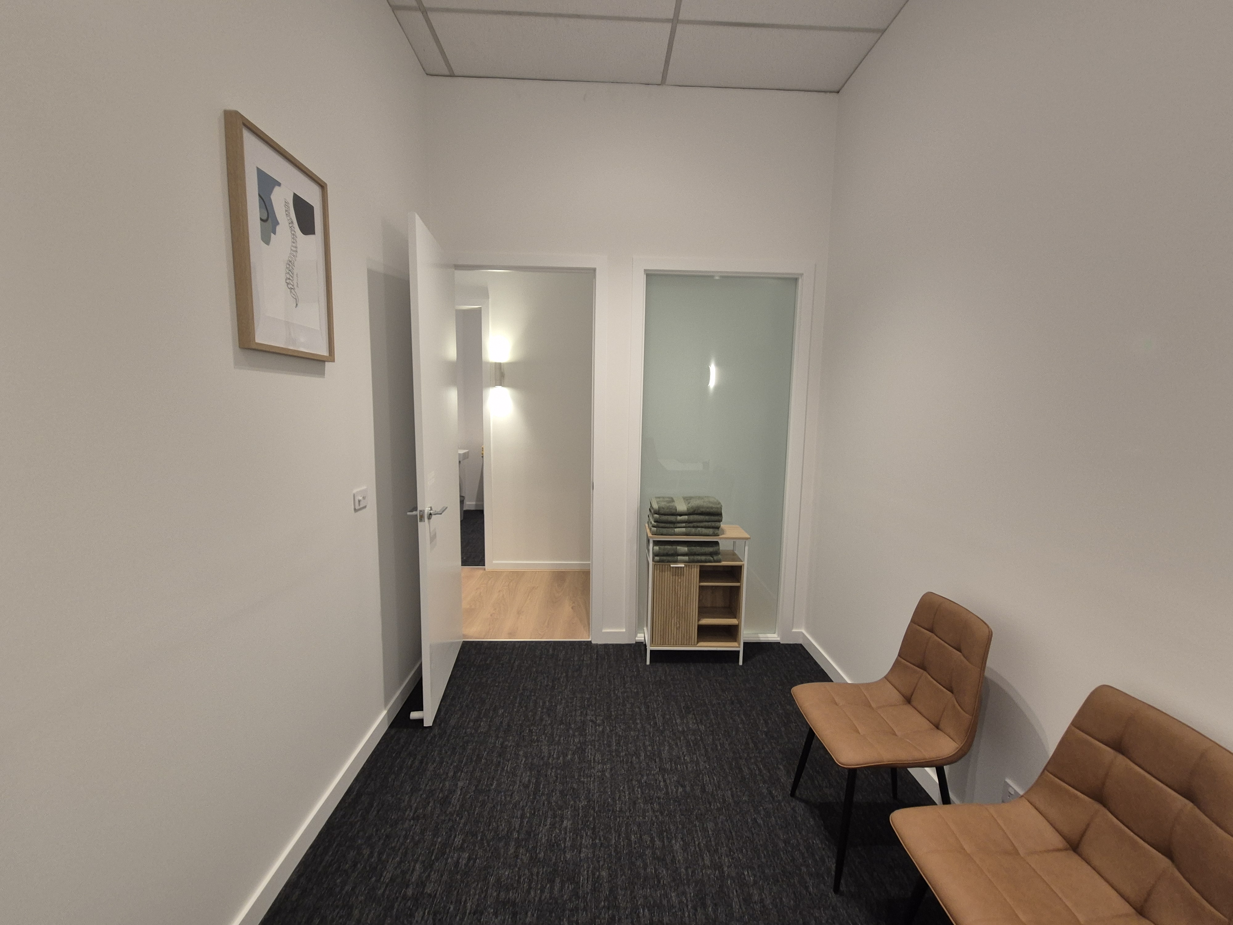 Room in Greensborough