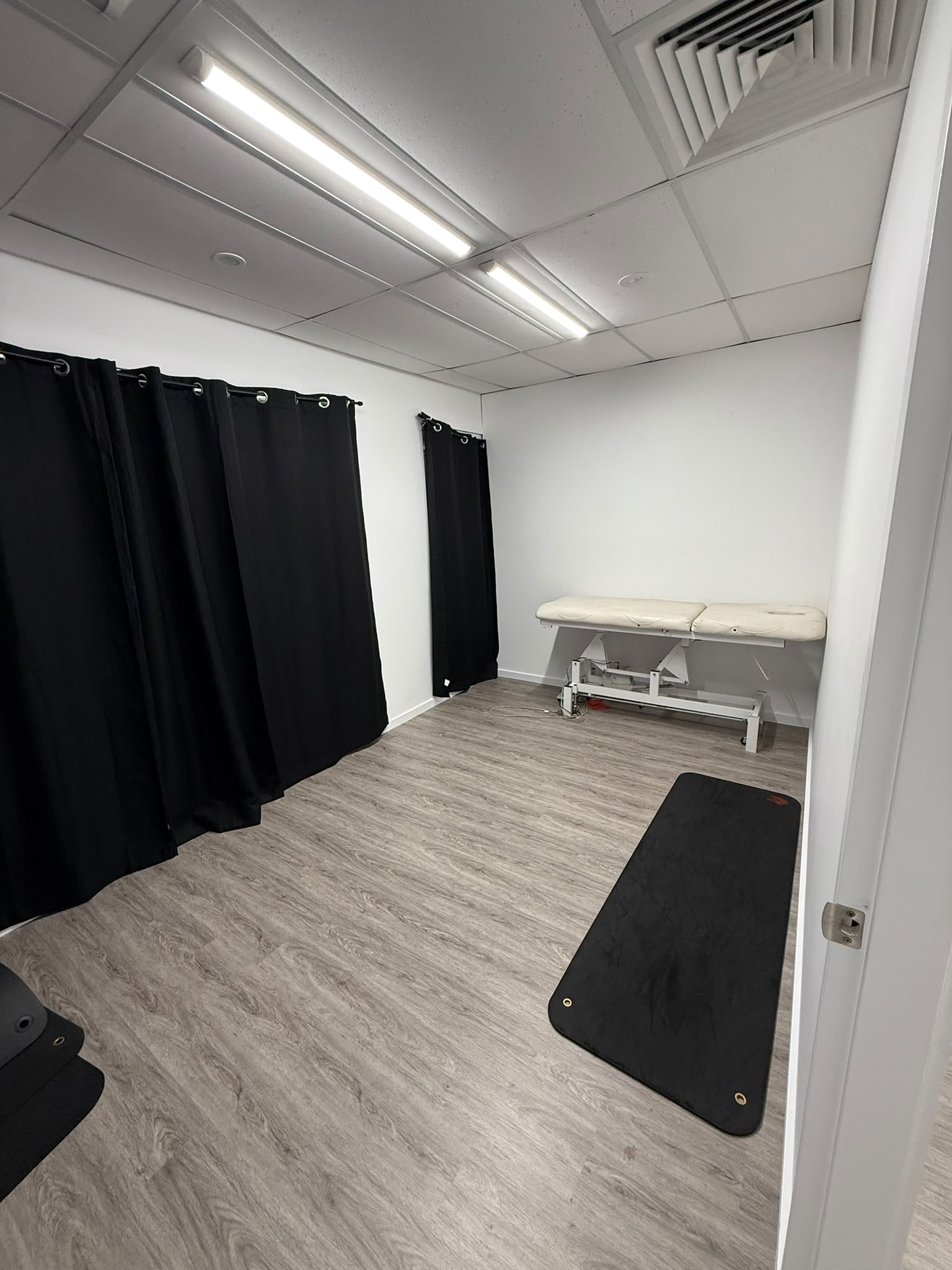 Room in Toongabbie NSW 2146
