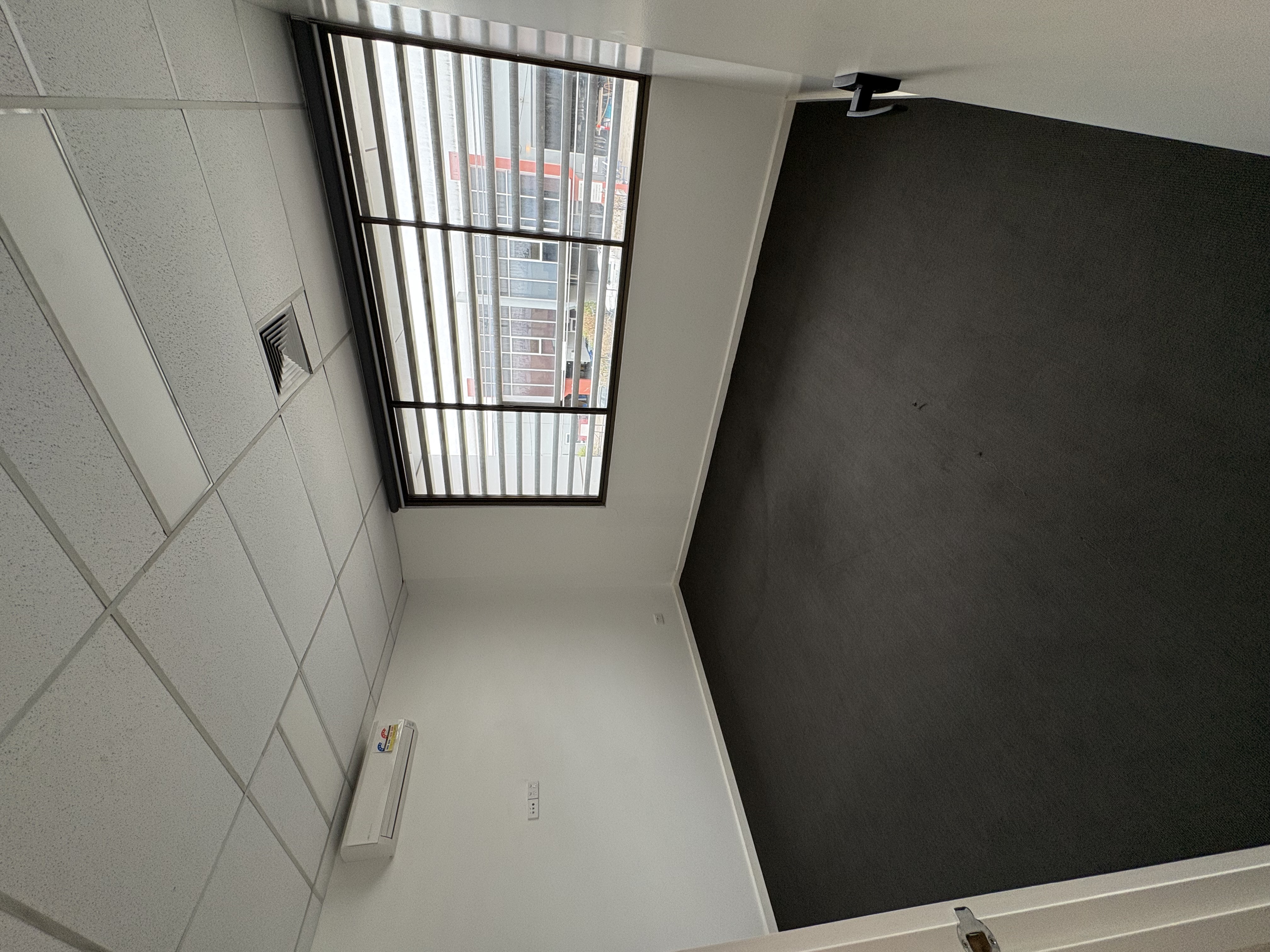 Room in Airport West