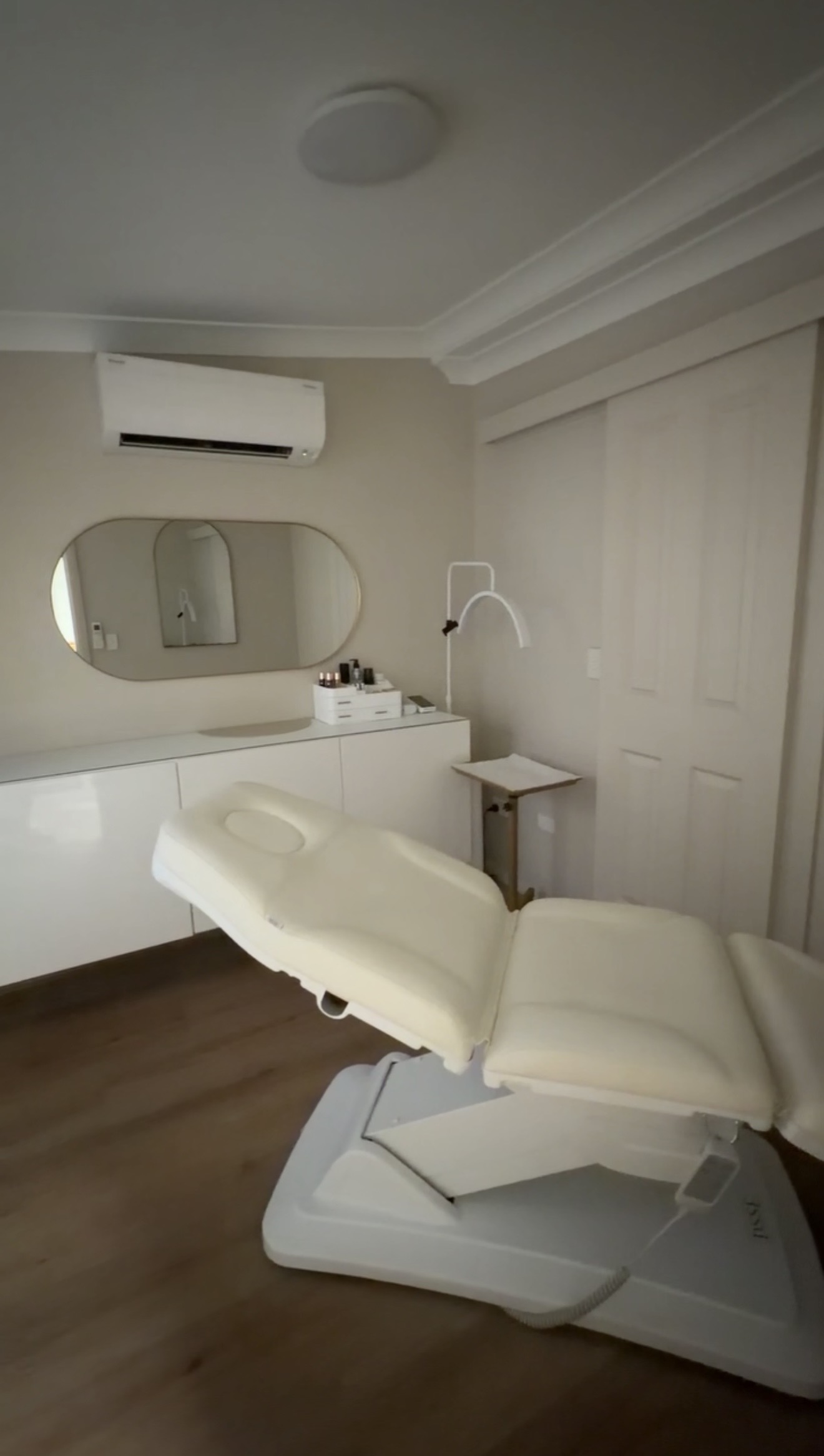Room in Willoughby